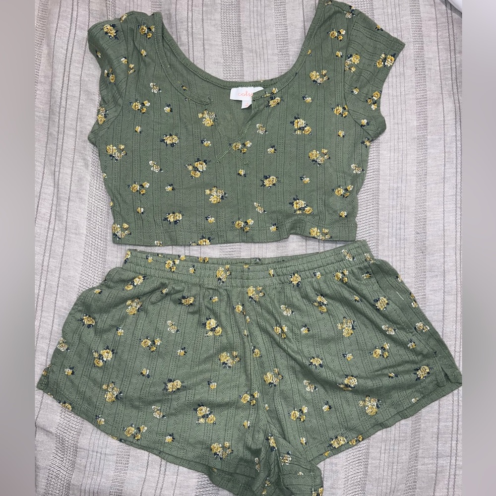 COLSIE PAJAMA LOUNGE SET SIZE SMALL
